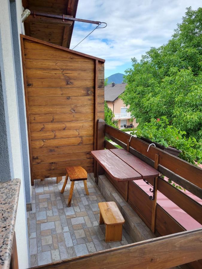 House Sara Lägenhet Korenica Exteriör bild