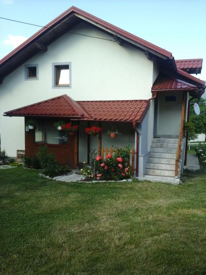 House Sara Lägenhet Korenica Exteriör bild